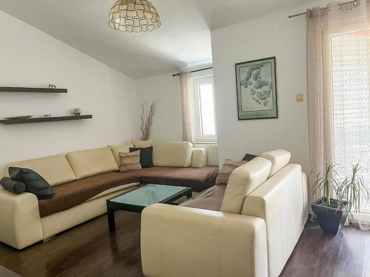 Apartment Lidija Банджоле
