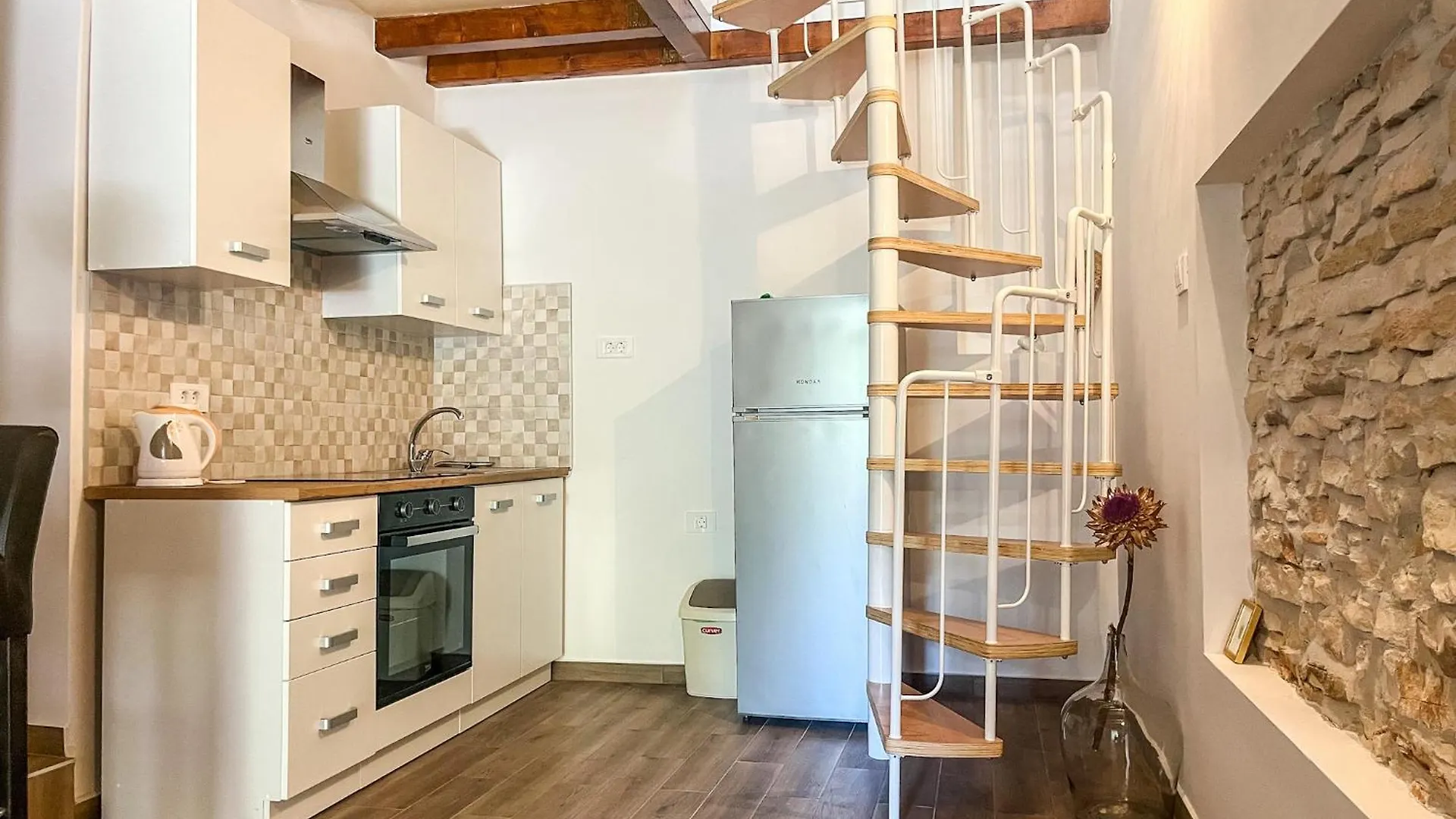 Apartment Lidija Банджоле 0*,